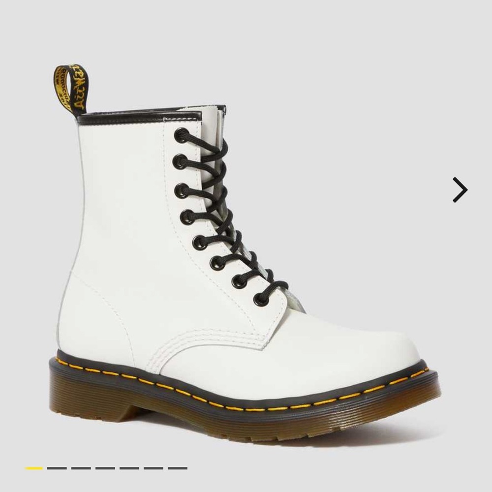 Dr. Martens 1460 WOMEN'S SMOOTH LEATHER LACE UP BOOTS Size 7